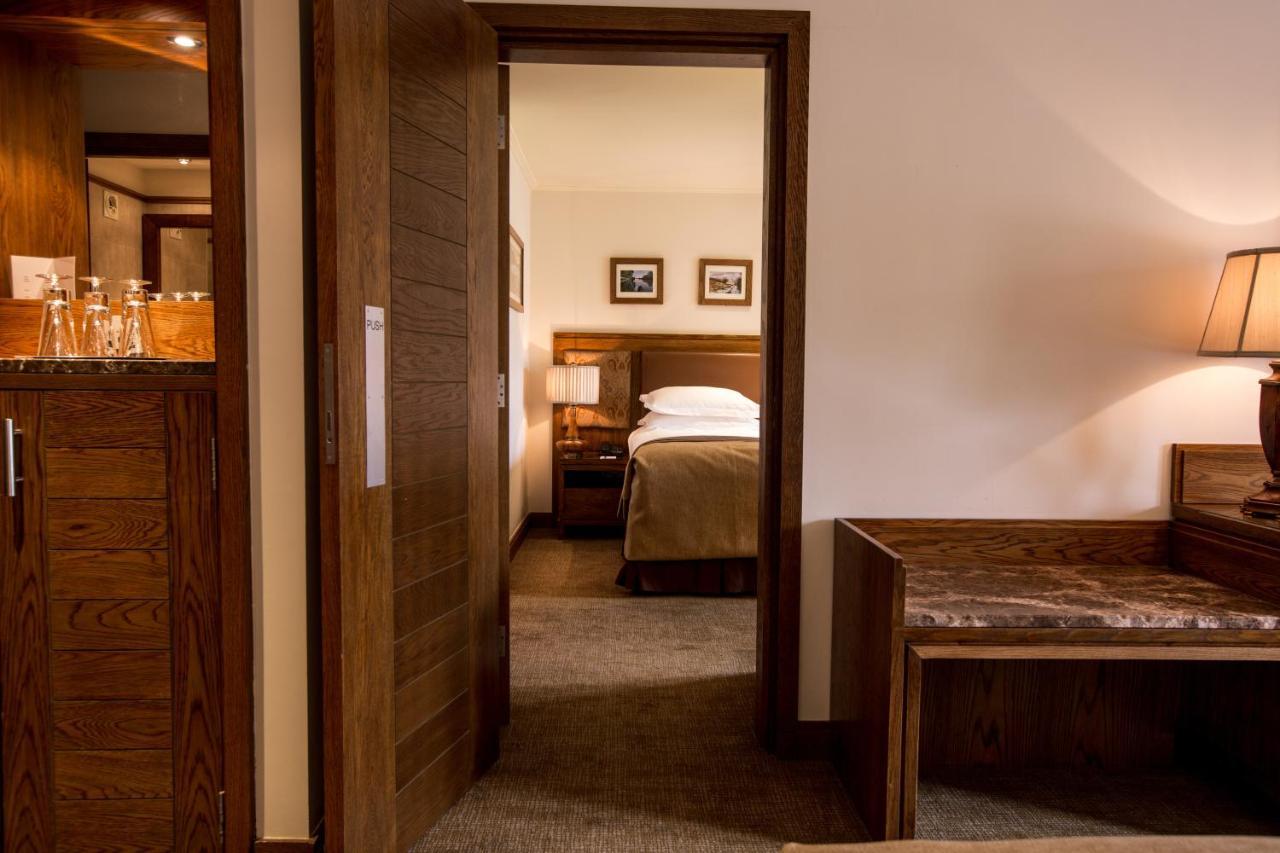 Galgorm Hotel Балимина Екстериор снимка